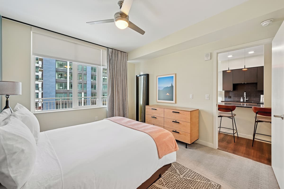 Premium bedding, laptop workspace, iron/ironing board, free WiFi