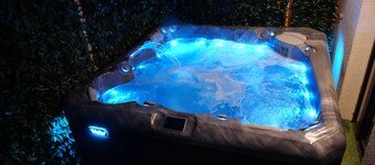 Romantic apartment with own private Hot Tub on Terrace