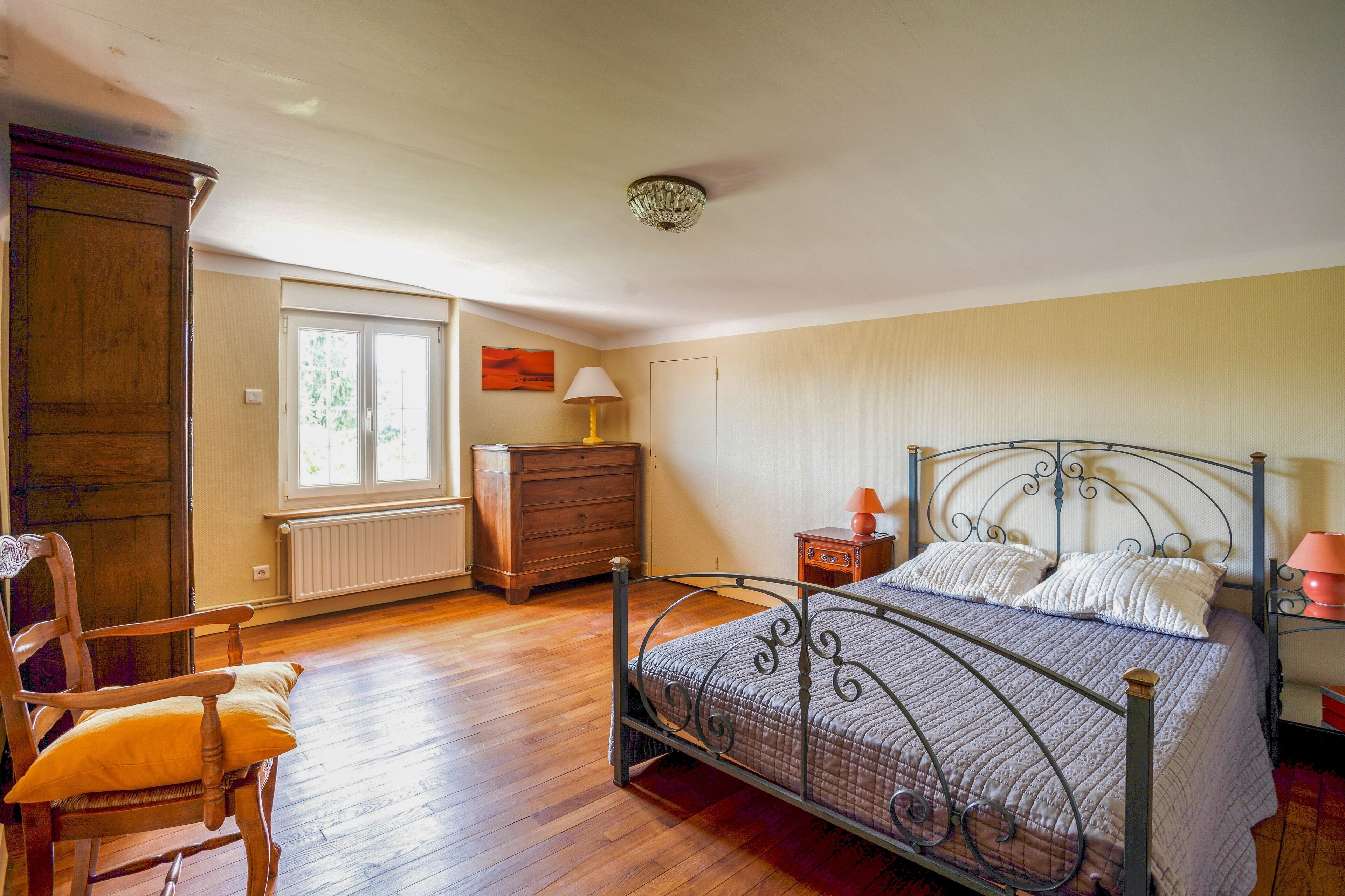 8 chambres, fer et planche à repasser, accès au Wi-Fi (inclus)