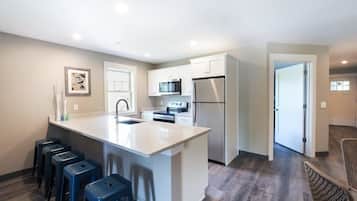 Refrigerador, microondas, horno, placa de cocina