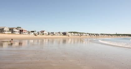 Long Beach Suites: Steps To Beach, Newly Built