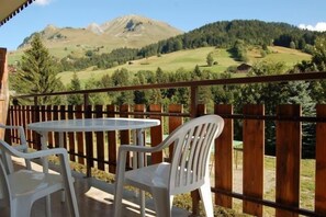 Outdoor dining - Wifi, Ground floor, balcony, fireplace or stove, parking, ski locker, 85m², Le Grand Bornand (Le Grand-Bornand)