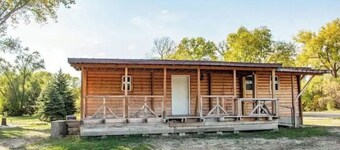 Rustic 2 bedroom Cabin 20 mins from Calamus Res.