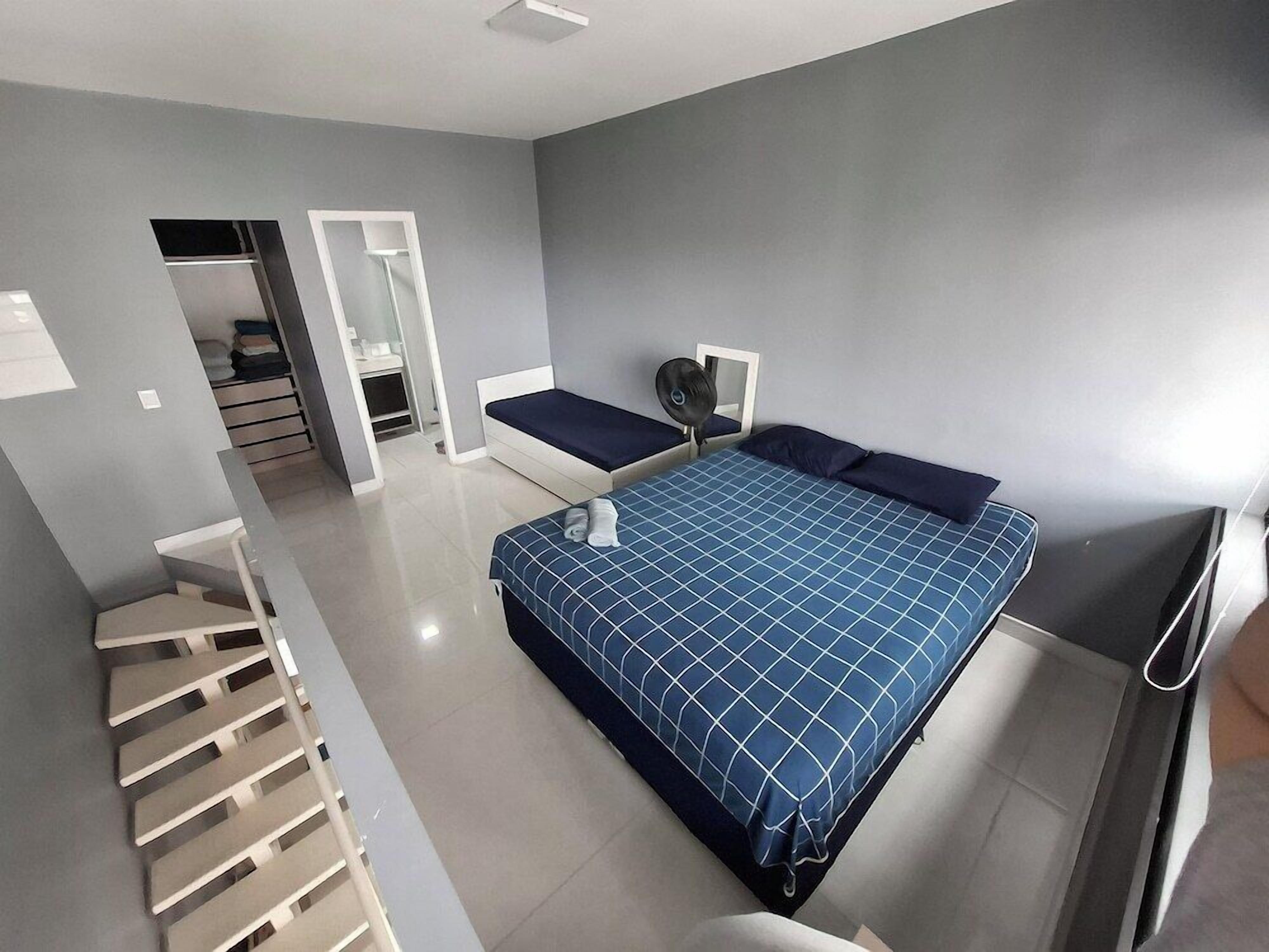 Premium bedding, desk, laptop workspace, free WiFi