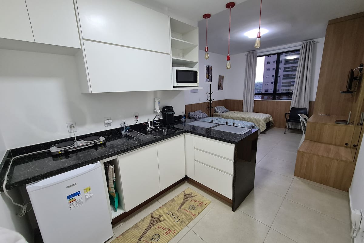 Executive Quadruple Room | Private kitchen | Mini-fridge, microwave, stovetop, cookware/dishes/utensils