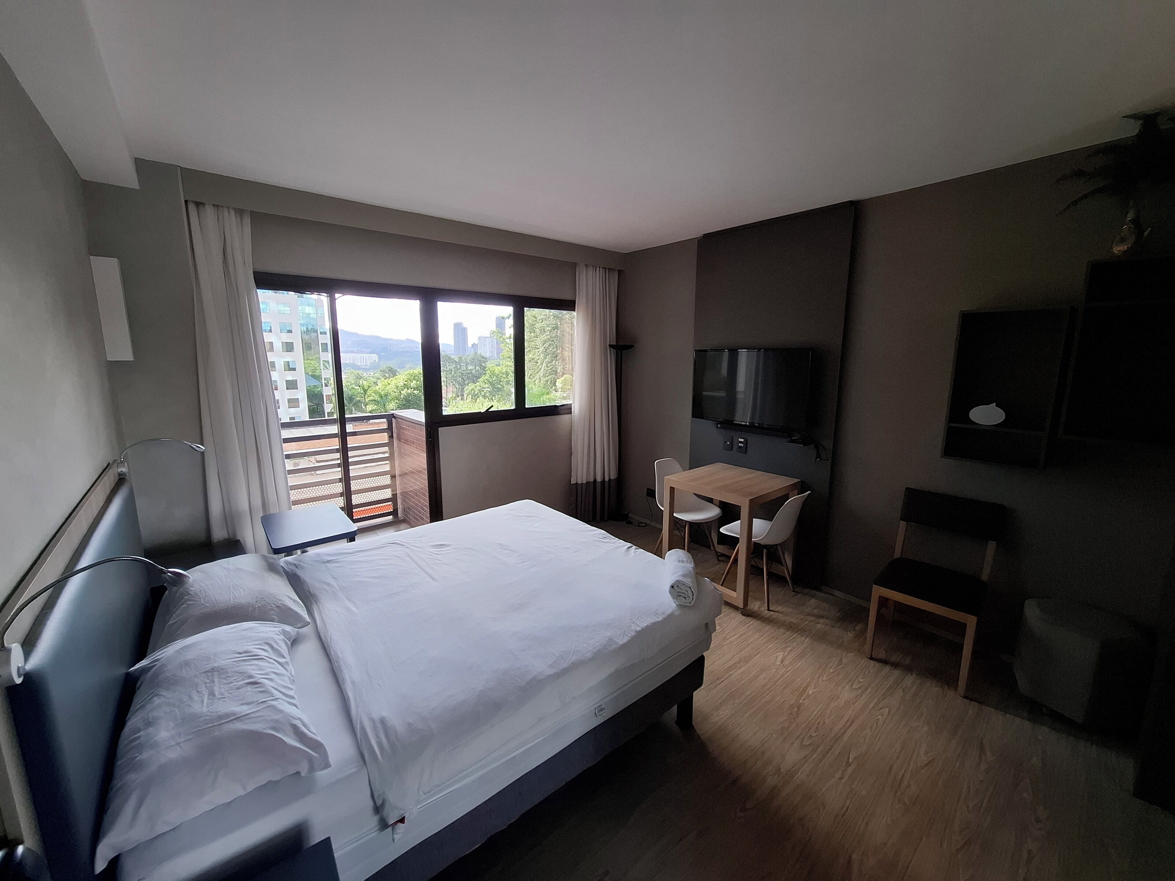 Economy Studio Suite | Premium bedding, desk, laptop workspace, free WiFi