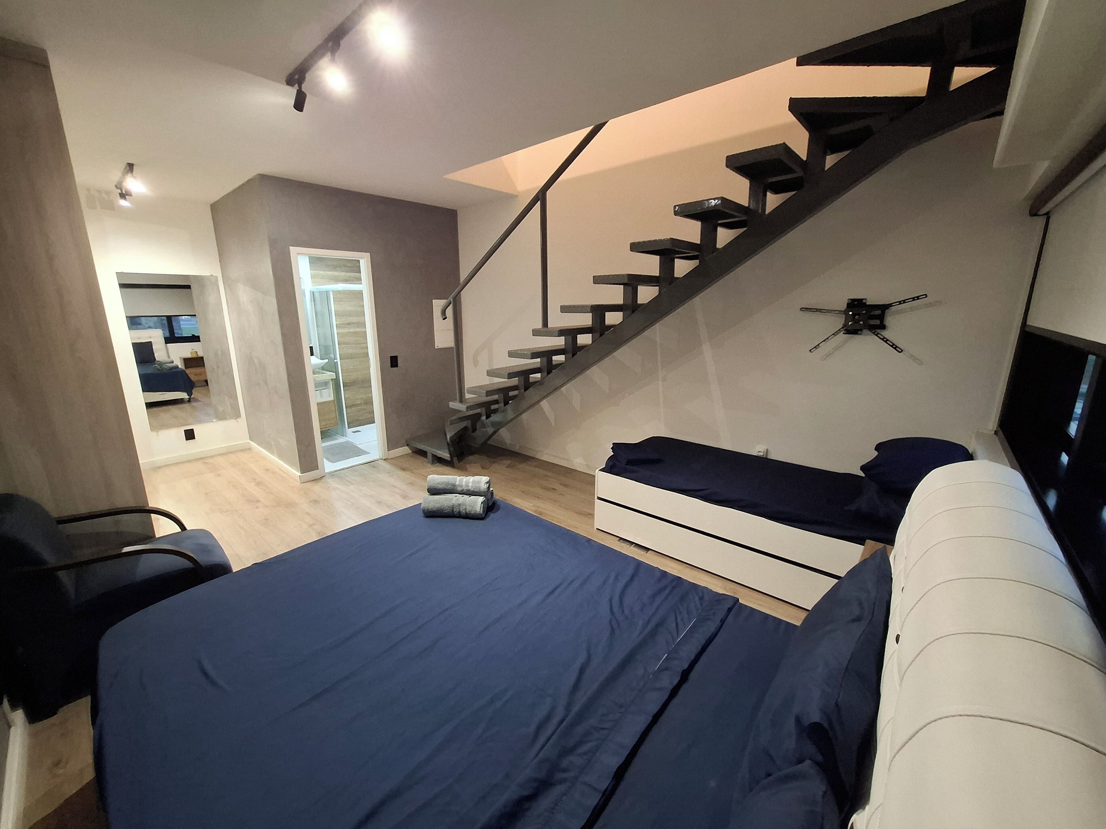 Family Studio | Premium bedding, desk, laptop workspace, free WiFi