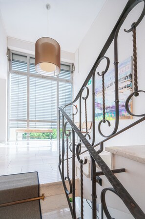 المنشأة من الداخل