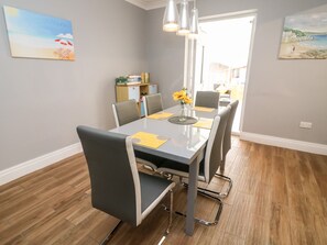 3 عدّة غرف نوم وبديكورات فريدة لكل غرفة وطراز فريد لكل وحدة