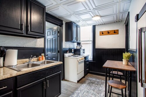 Historic Loft - 5 minutes to downtown!