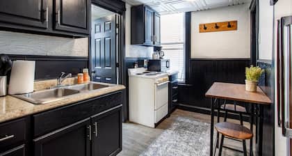 Historic Loft - 5 minutes to downtown!