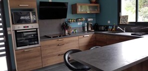 Microwave, oven, stovetop, dishwasher - Villa Contemporaine (Lattes)