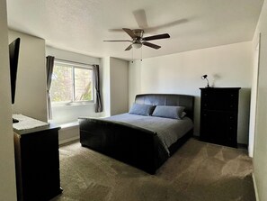 5 habitaciones, tabla de planchar con plancha y cuna de viaje