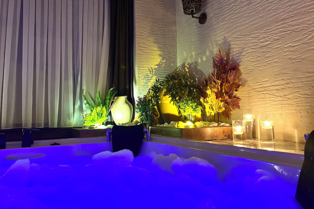 Gallery Suite, Jetted Tub | 1 bedroom, Frette Italian sheets, premium bedding, down duvets