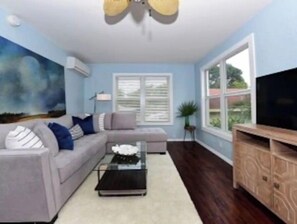 Smart TV, books, printers - RATED #1 In W. Palm Beach! Heated Pool! II (West Palm Beach)