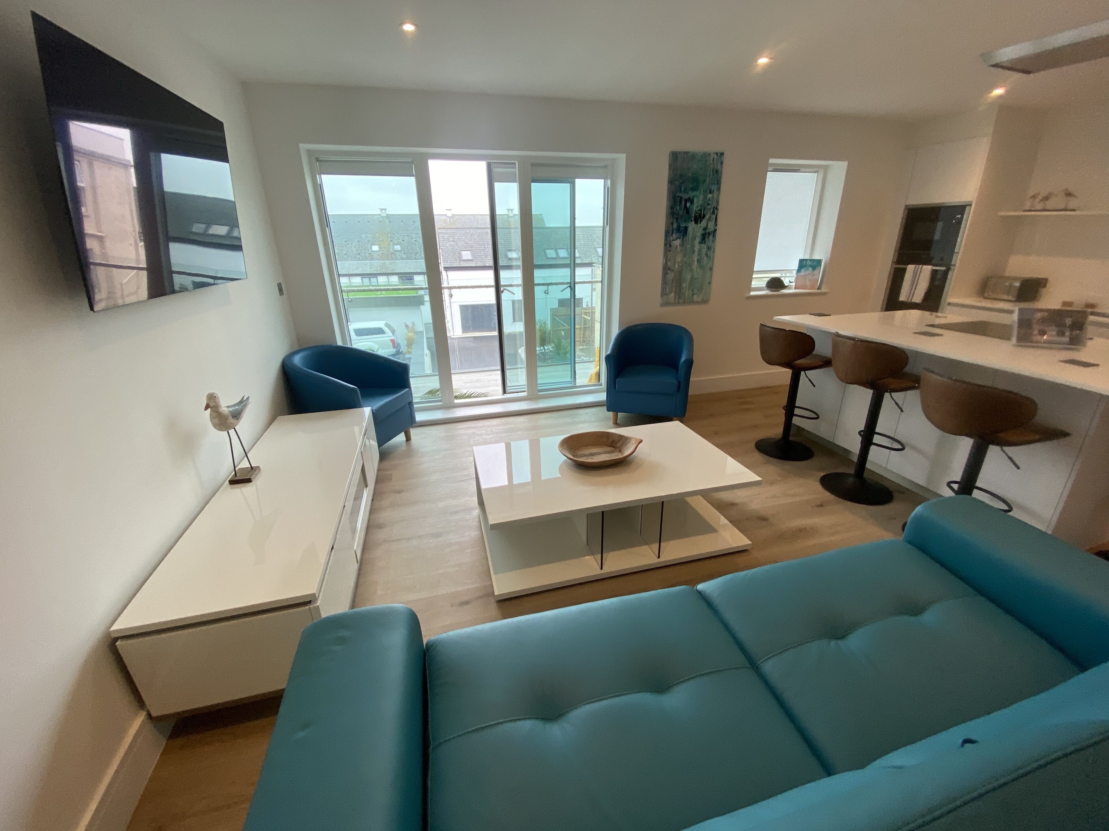 Apartment, 1 King Bed | Living room