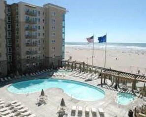 Piscina a l'aire lliure i piscina climatitzada 