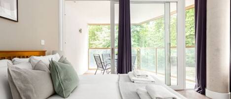 2 bedrooms, hypo-allergenic bedding, iron/ironing board, free WiFi