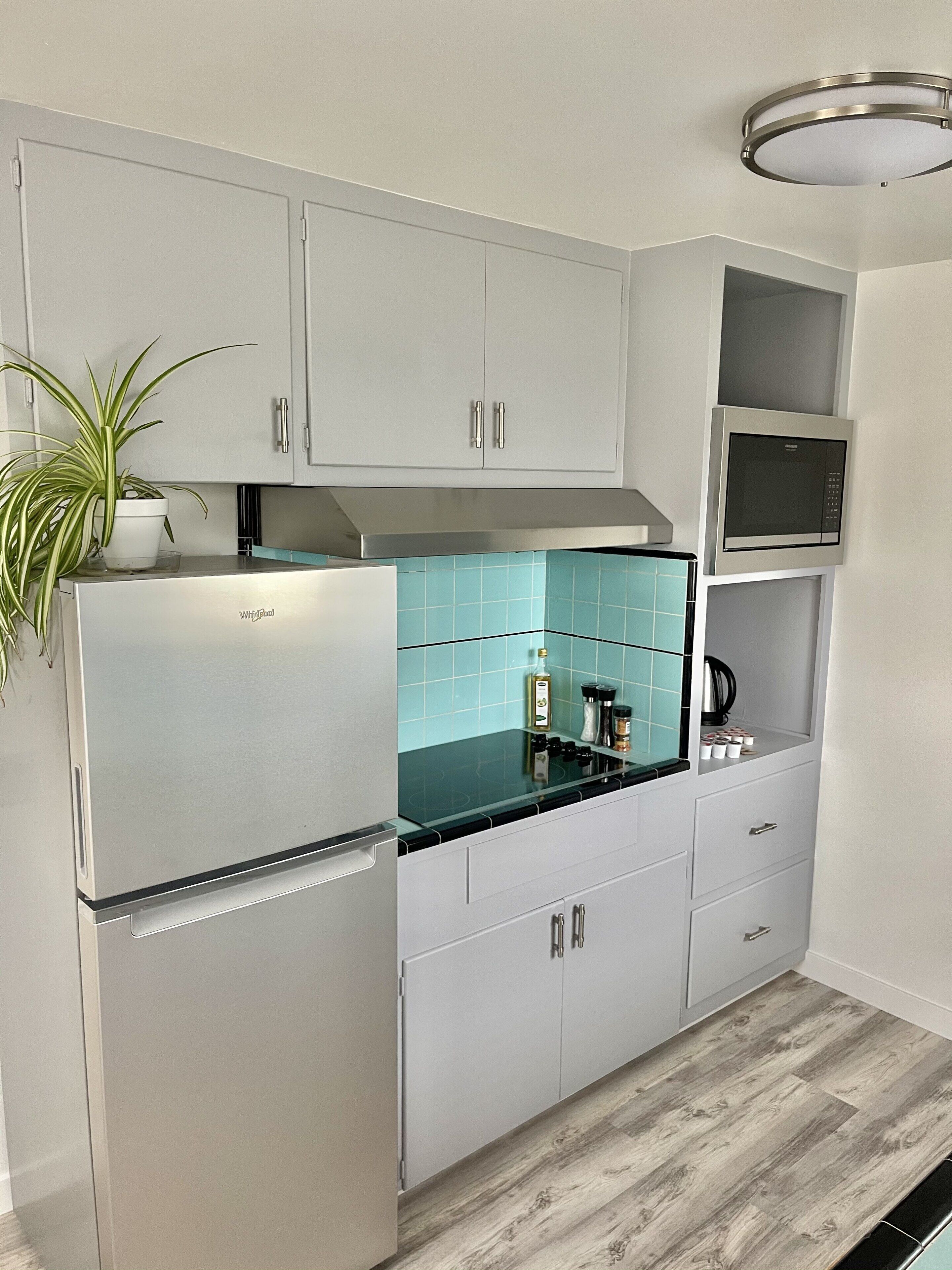 Fridge, microwave, stovetop, coffee/tea maker