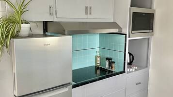 Fridge, microwave, stovetop, coffee/tea maker