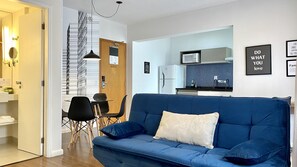 Estúdio premium | Área de estar | TV de tela plana