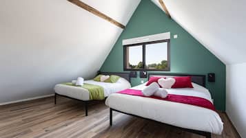 6 bedrooms, WiFi, bed sheets, wheelchair access