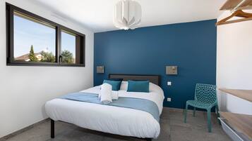 6 bedrooms, WiFi, bed sheets