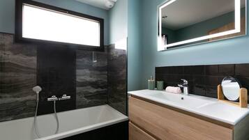 Vasca, asciugacapelli, asciugamani