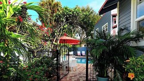 Terrace/patio - Tropical Relaxation In The Downtown Arts District🏳️‍🌈 (West Palm Beach)