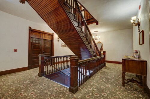 Dog Friendly- Historic Palace Hotel- Suite 201