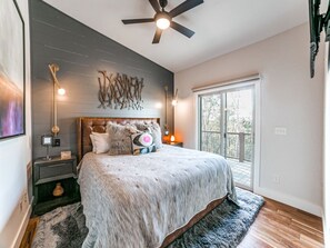 1 bedroom, in-room safe, iron/ironing board, WiFi - PRIVATE HILL COUNTRY RETREAT, HOT TUB, VALLEY+SUNSET VIEWS, 20 TO FREDERICKSBURG (Comfort)