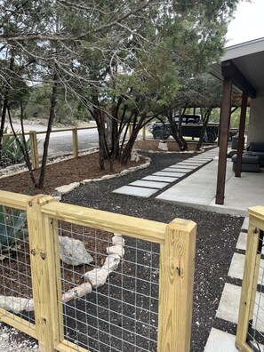 Property grounds - PRIVATE HILL COUNTRY RETREAT, HOT TUB, VALLEY+SUNSET VIEWS, 20 TO FREDERICKSBURG (Comfort)