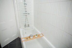 Apartment, Private Bathroom, Garden View | Interior