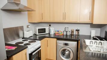 Apartment, Private Bathroom, Garden View | Interior