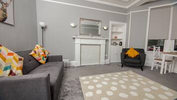 Apartment, Private Bathroom, Garden View | Interior