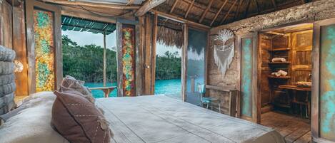 Espace de travail pour ordinateur portable, Wi-Fi gratuit, draps fournis