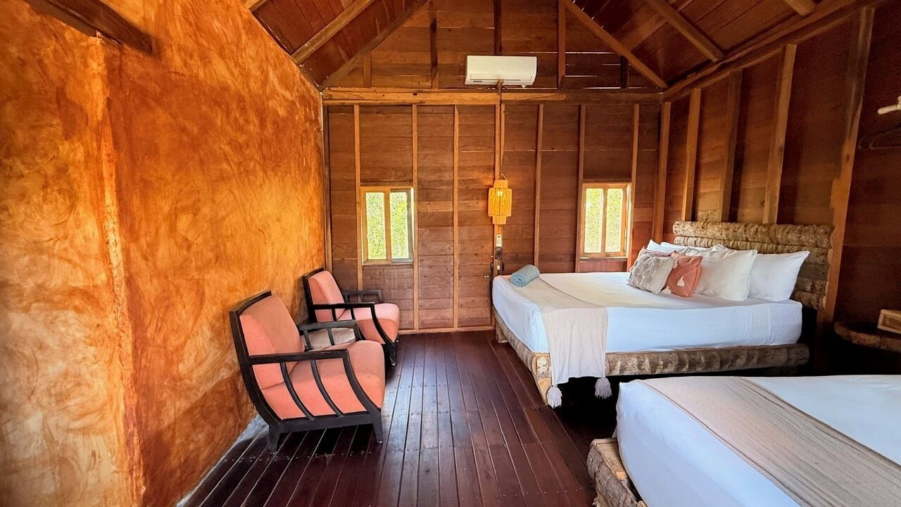 Skrivebord for bærbar PC, wi-fi (inkludert) og sengetøy