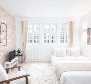 Iron/ironing board, travel crib, WiFi, bed sheets - Louvre - Premium studio for 4 (Paris)