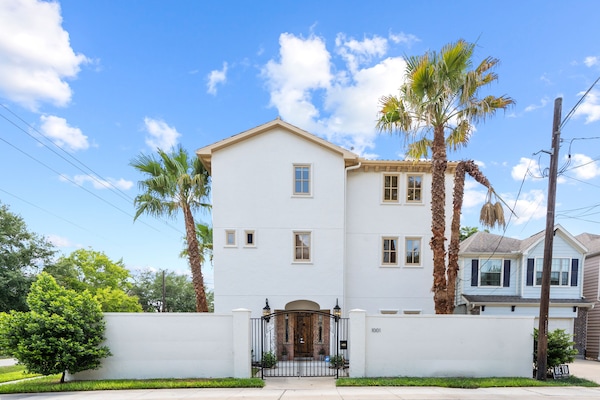 Welcome to Casa Amigos. Heights Spanish Luxury Villa and fun!