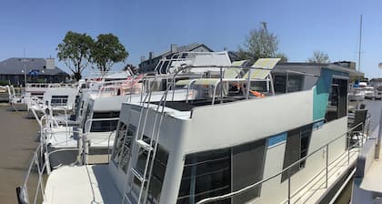 Wake up ON the Lake aboard Ramble on Rose