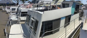 Wake up ON the Lake aboard Ramble on Rose