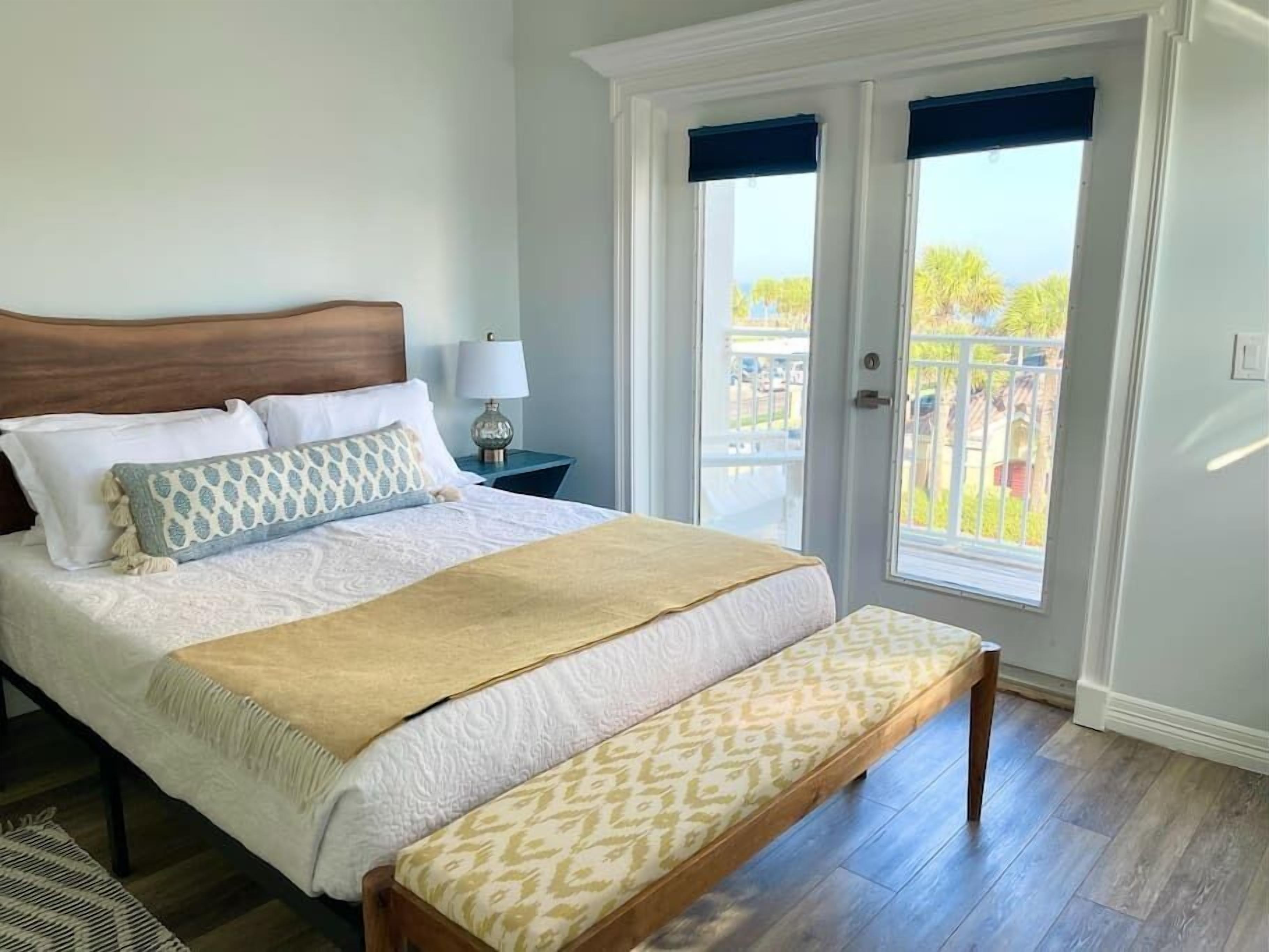 2 habitaciones, tabla de planchar con plancha y cuna de viaje 