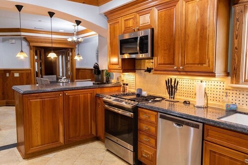 New listing| Stunning old world home w/ oceanviews