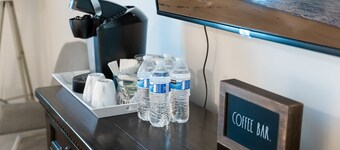 Smart, clean beach studio - 1/2 blk to Jax Beach!