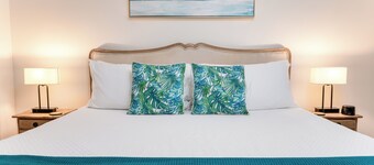 Be A Nomad | Beach Studio Half Block to Ocean | Jacksonville Beach Escape