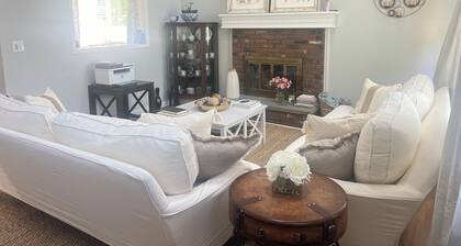 Peaceful and Relaxing Cape Cod Ranch located 7 Min. from the Beach.