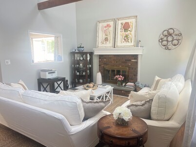 Peaceful and Relaxing Cape Cod Ranch located 7 Min. from the Beach.