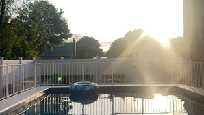 Utendørsbasseng