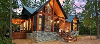 GET TOASTED · Luxury “Smart Cabin” w/Hot-tub+More!
