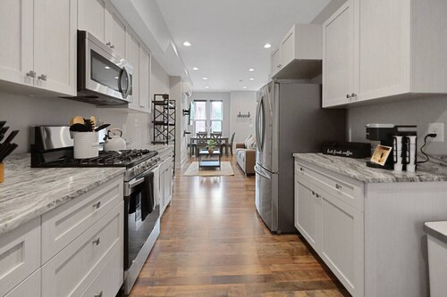 Shaw Chic Oasis: Metro-Accessible 2BR Rowhouse